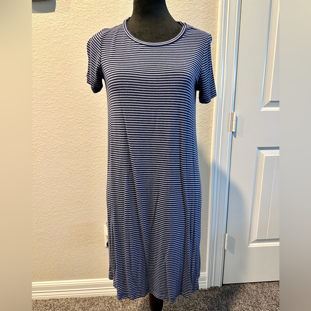 Bundle of 2 Gap blue shift dresses size medium GUC